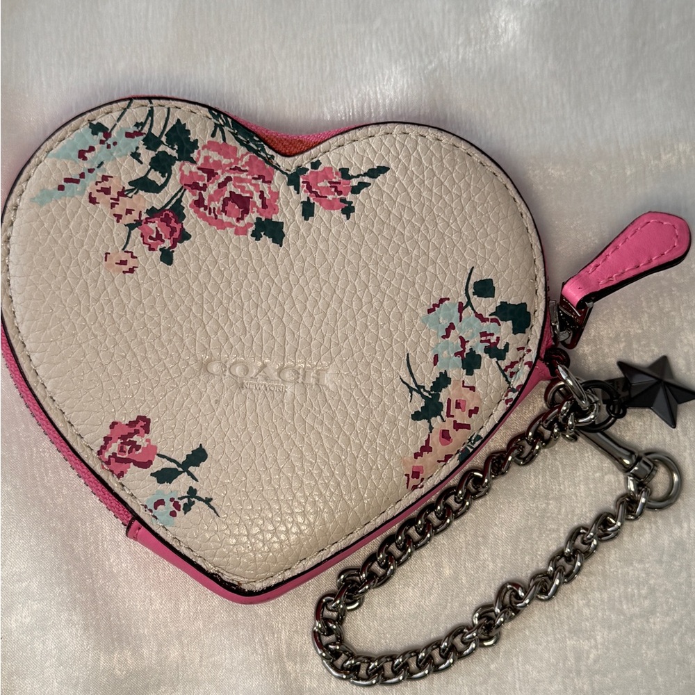 Coach Heart Wristlet Wallet White Pink Floral "Love Me Tender" - Picture 2 of 8